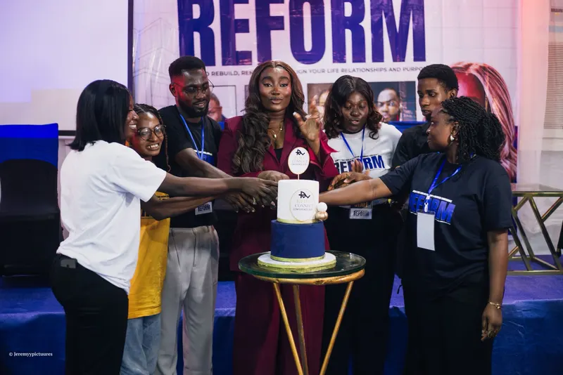 The speaker and staff cutting the RTWV Connect Conference 2026 cake together